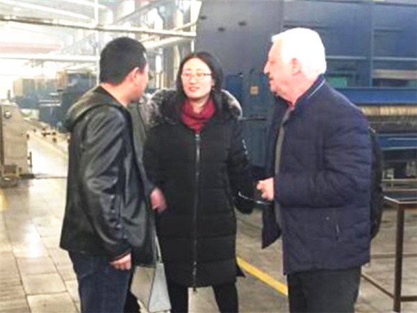 巴西客户来我丝瓜视频成人IOS二维码厂家参观丝瓜视频下载污污污并洽谈进一步合作事宜